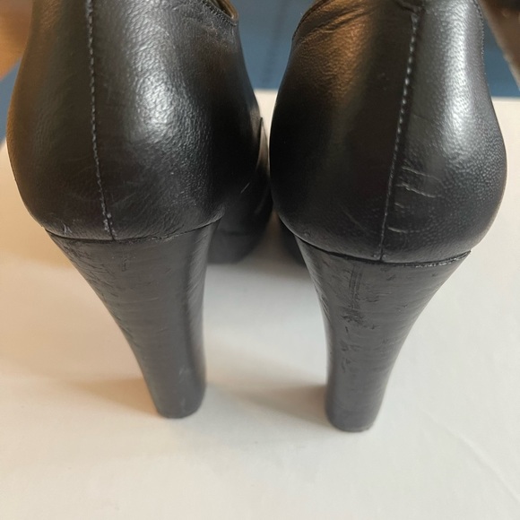 Size 5 le chateau round toe shoes - Picture 5 of 5